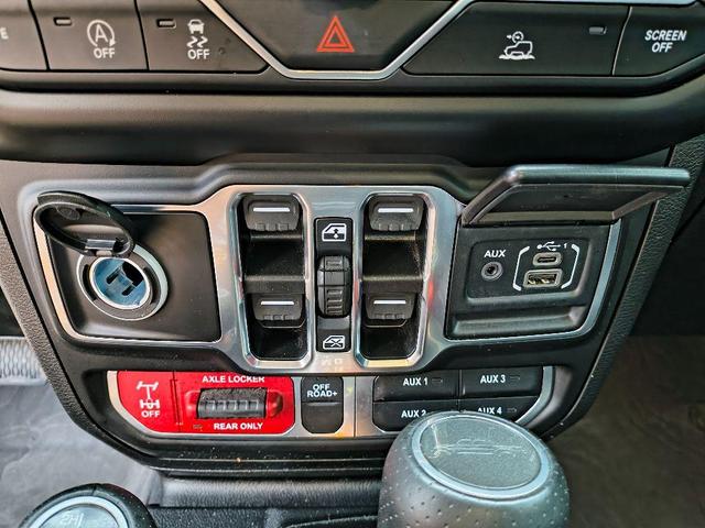 Photo of 2023 Granite Crystal Clearcoat Metallic Jeep Gladiator