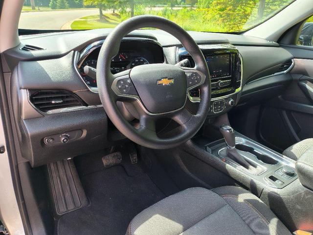 Photo of 2021 Silver Ice Metallic Chevrolet Traverse