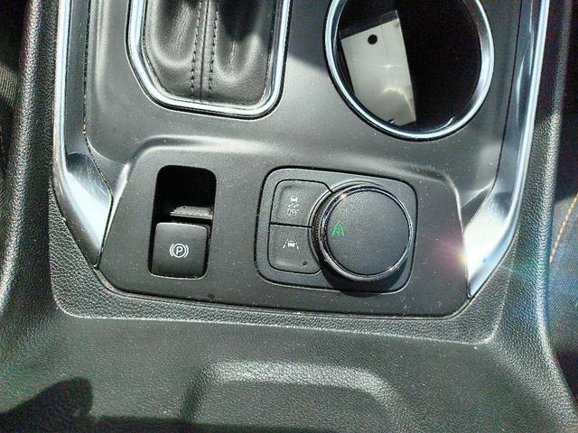 Photo of 2021 Silver Ice Metallic Chevrolet Traverse
