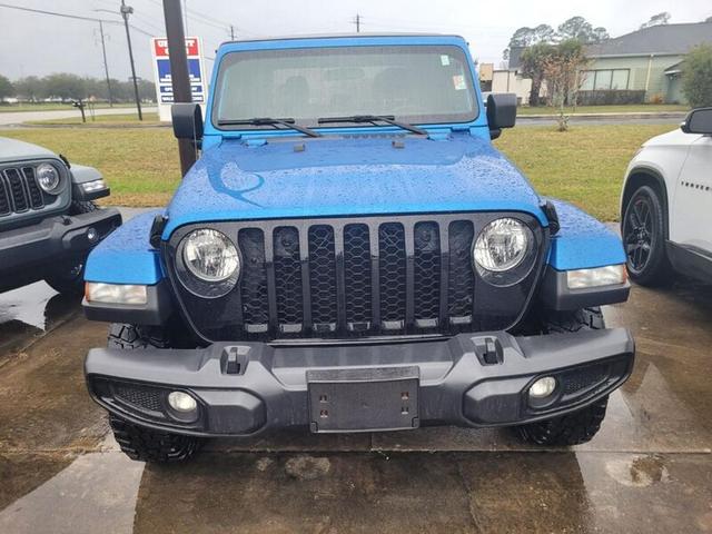 Photo of 2023 Hydro Blue Pearlcoat Jeep Gladiator