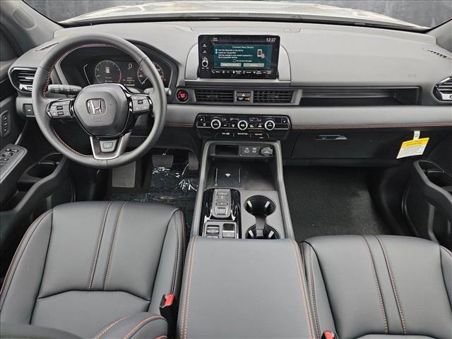 Photo of 2025 Lunar Silver Metallic Honda Pilot
