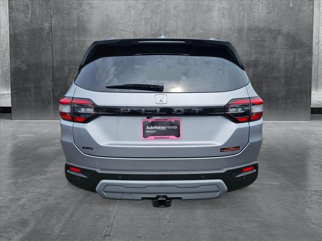 Photo of 2025 Lunar Silver Metallic Honda Pilot