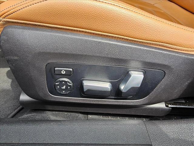 Photo of 2020 Black Sapphire Metallic BMW 330