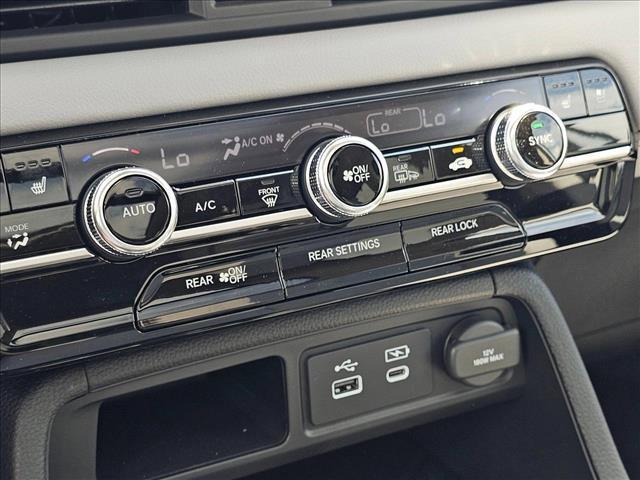 Photo of 2025 Lunar Silver Metallic Honda Pilot