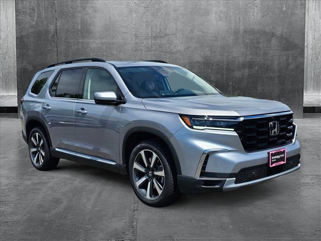 Photo of 2025 Lunar Silver Metallic Honda Pilot