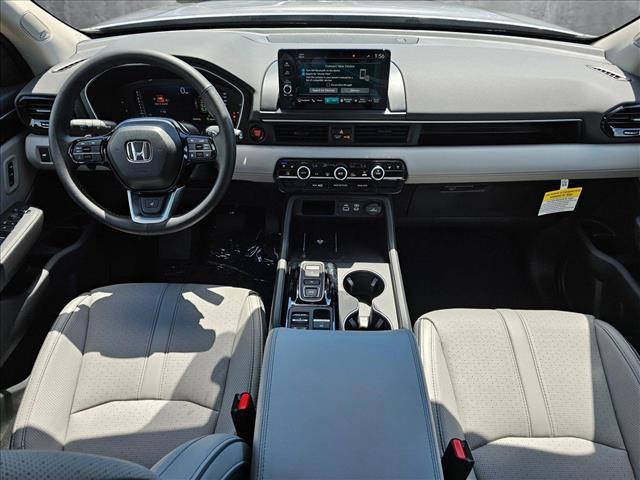 Photo of 2025 Lunar Silver Metallic Honda Pilot