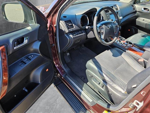 Photo of 2012 Maroon Toyota Highlander