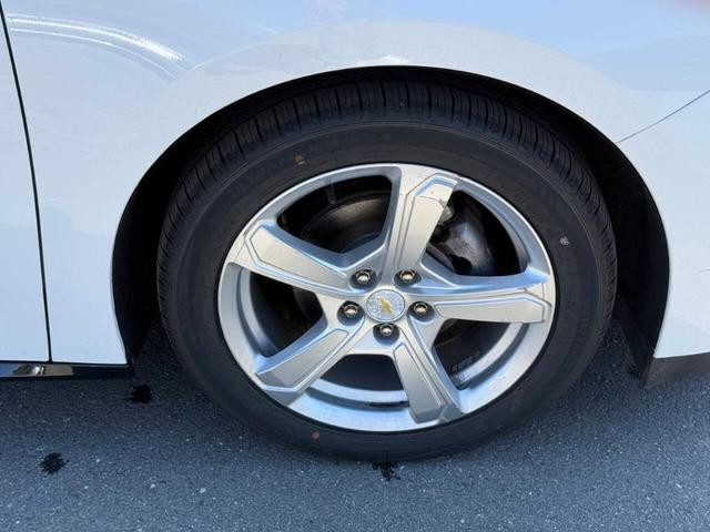 Photo of 2017 White Chevrolet Volt