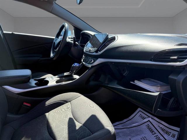 Photo of 2017 White Chevrolet Volt