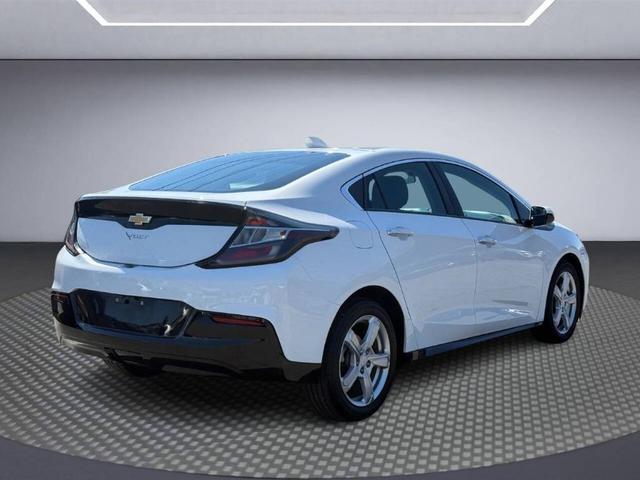 Photo of 2017 White Chevrolet Volt