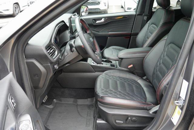 Photo of 2023 Carbonized Gray Metallic Ford Escape