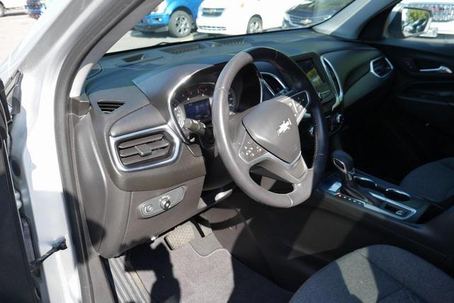 Photo of 2022 Silver Ice Metallic Chevrolet Equinox