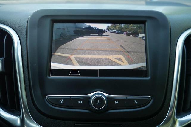 Photo of 2022 Silver Ice Metallic Chevrolet Equinox