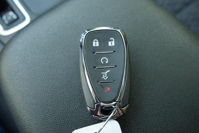 Photo of 2022 Silver Ice Metallic Chevrolet Equinox