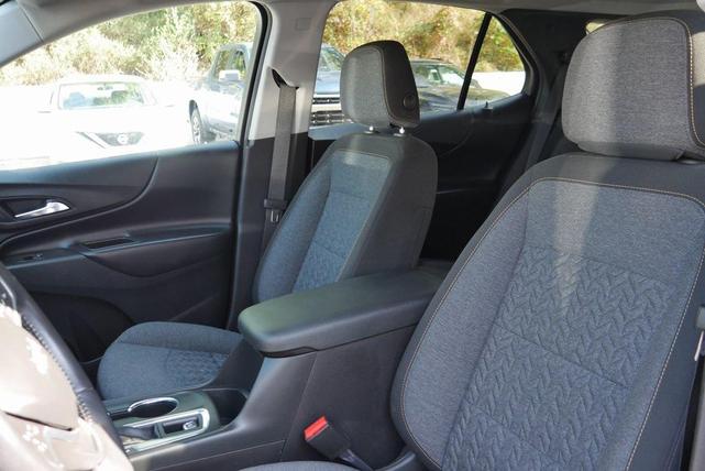 Photo of 2022 Silver Ice Metallic Chevrolet Equinox