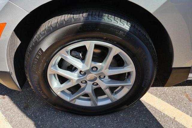 Photo of 2022 Silver Ice Metallic Chevrolet Equinox