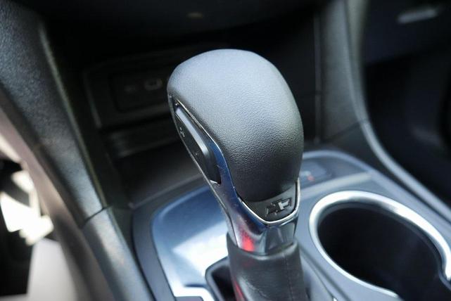 Photo of 2022 Silver Ice Metallic Chevrolet Equinox