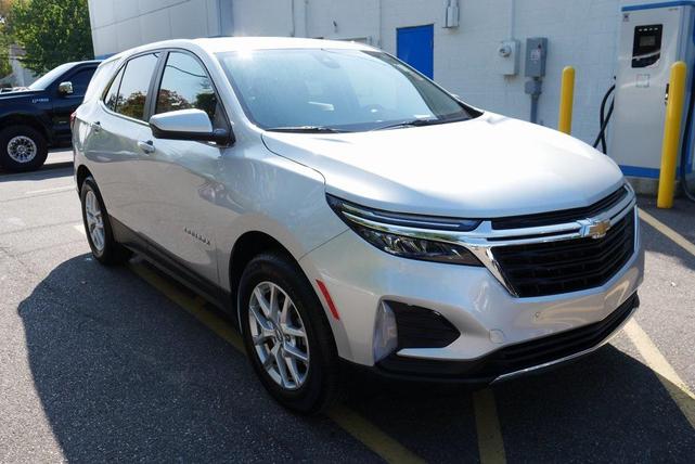 Photo of 2022 Silver Ice Metallic Chevrolet Equinox