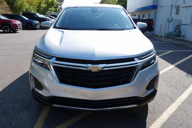 Photo of 2022 Silver Ice Metallic Chevrolet Equinox
