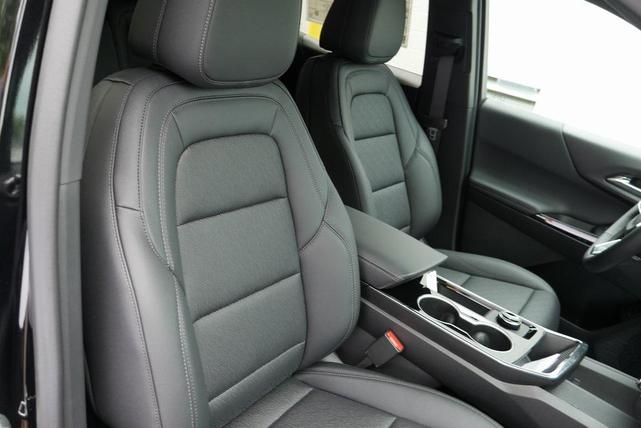 Photo of 2026 Mosaic Black Metallic Chevrolet Equinox