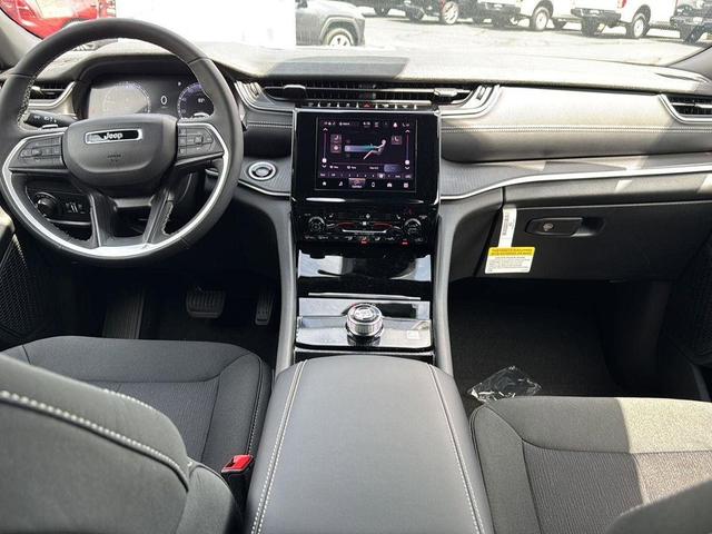 Photo of 2025 Bright White Jeep Grand Cherokee