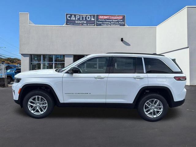 Photo of 2025 Bright White Jeep Grand Cherokee