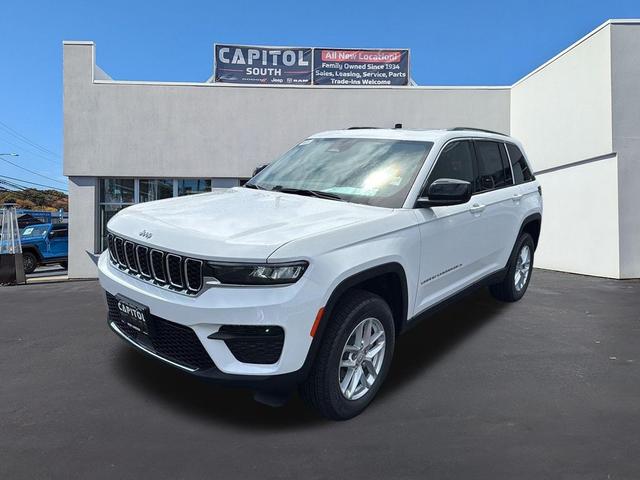Photo of 2025 Bright White Jeep Grand Cherokee