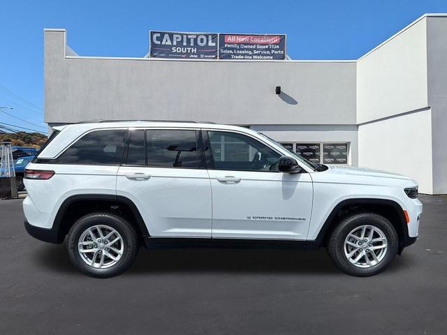 Photo of 2025 Bright White Jeep Grand Cherokee