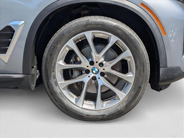 Photo of 2024 Gray Metallic BMW X5