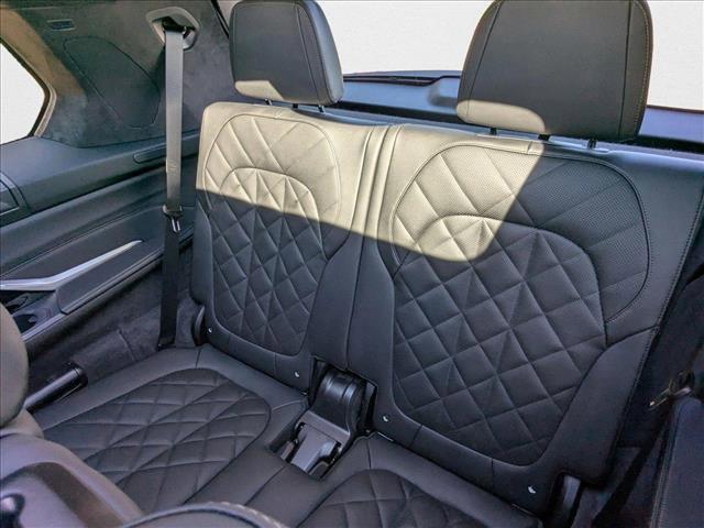 Photo of 2026 Alpine White BMW X7