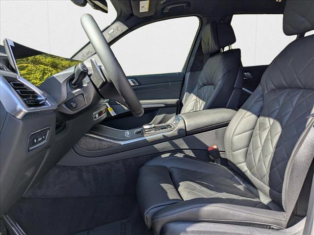Photo of 2026 Alpine White BMW X7