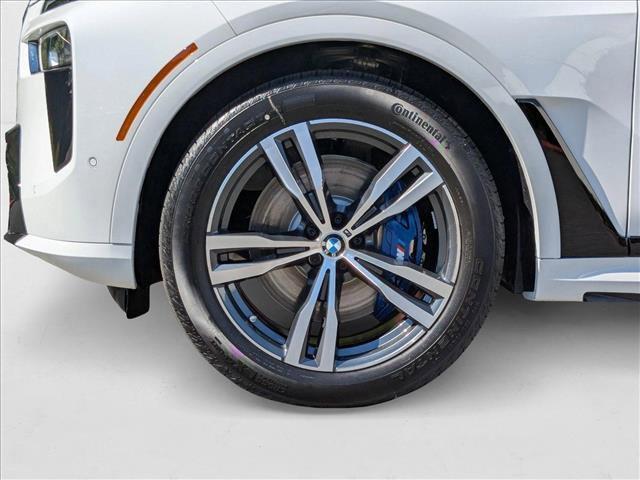 Photo of 2026 Alpine White BMW X7