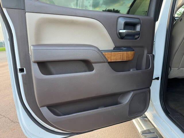 Photo of 2017 White Frost Tricoat GMC Sierra 1500