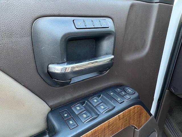 Photo of 2017 White Frost Tricoat GMC Sierra 1500