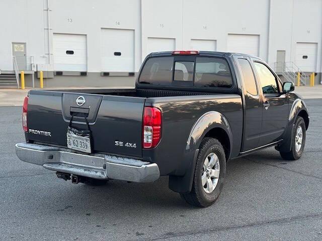 Photo of 2010 Gray Nissan Frontier