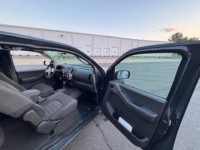 Photo of 2010 Gray Nissan Frontier