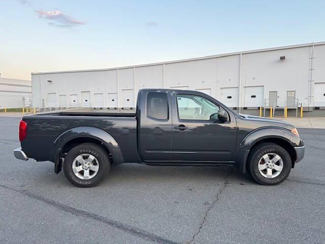Photo of 2010 Gray Nissan Frontier