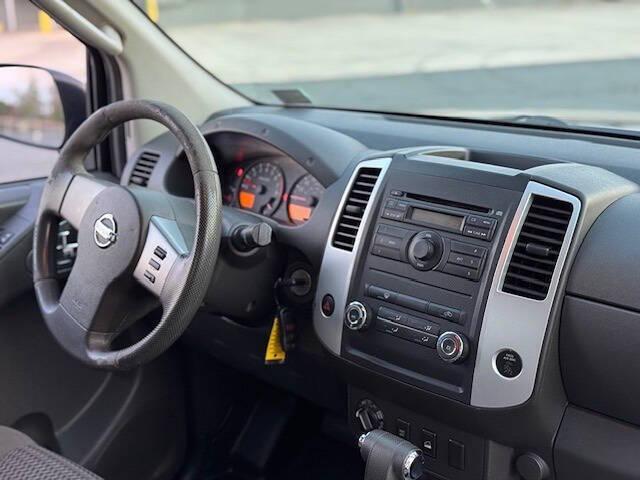 Photo of 2010 Gray Nissan Frontier