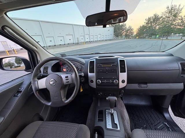 Photo of 2010 Gray Nissan Frontier