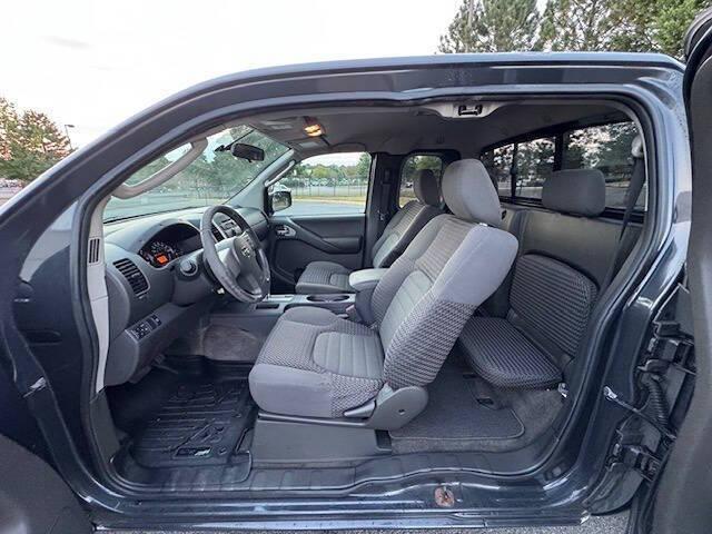 Photo of 2010 Gray Nissan Frontier
