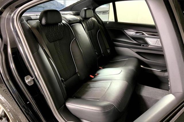 Photo of 2021 Black Sapphire Metallic BMW 745e