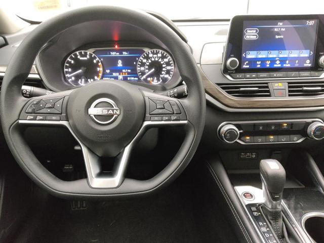 Photo of 2023 Gun Metallic Nissan Altima