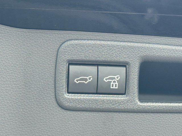 Photo of 2021 Black Toyota Venza