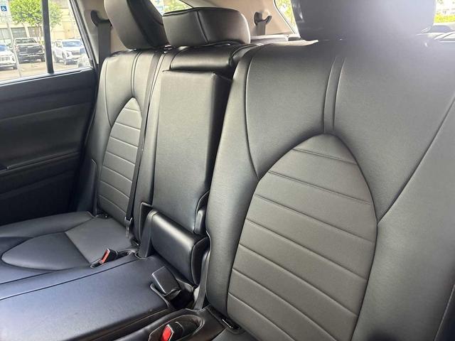 Photo of 2022 MOON DUST Toyota Highlander