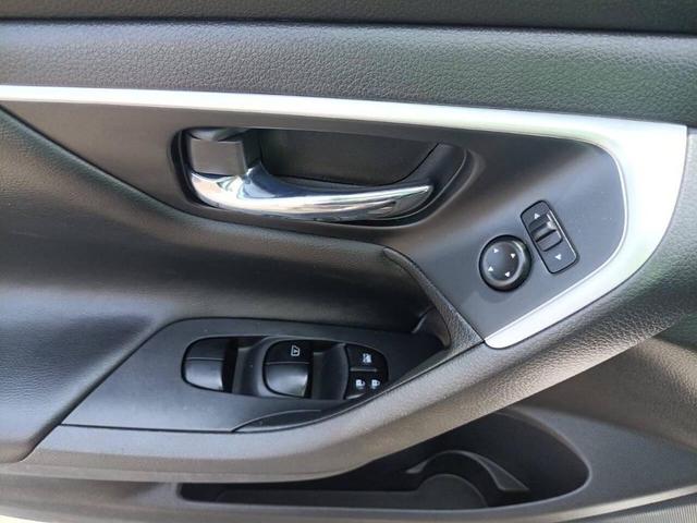 Photo of 2018 Brilliant Silver Nissan Altima
