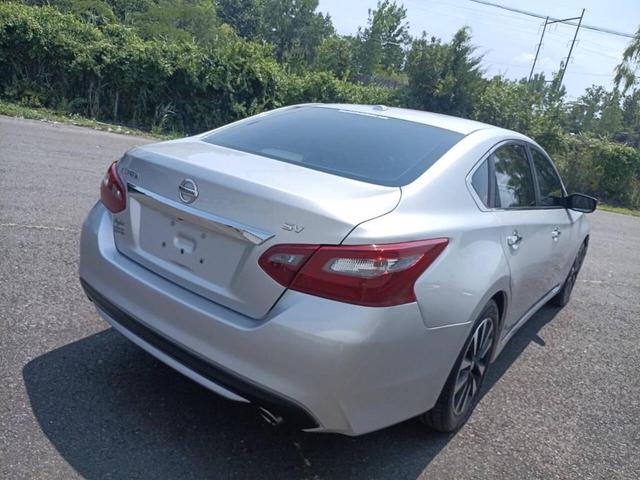 Photo of 2018 Brilliant Silver Nissan Altima