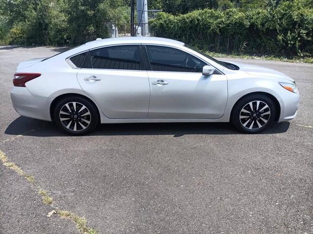 Photo of 2018 Brilliant Silver Nissan Altima
