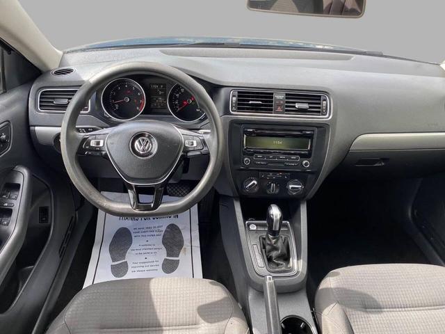 Photo of 2015 Silk Blue Metallic Volkswagen Jetta