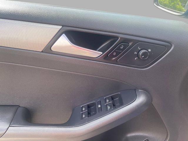 Photo of 2015 Silk Blue Metallic Volkswagen Jetta