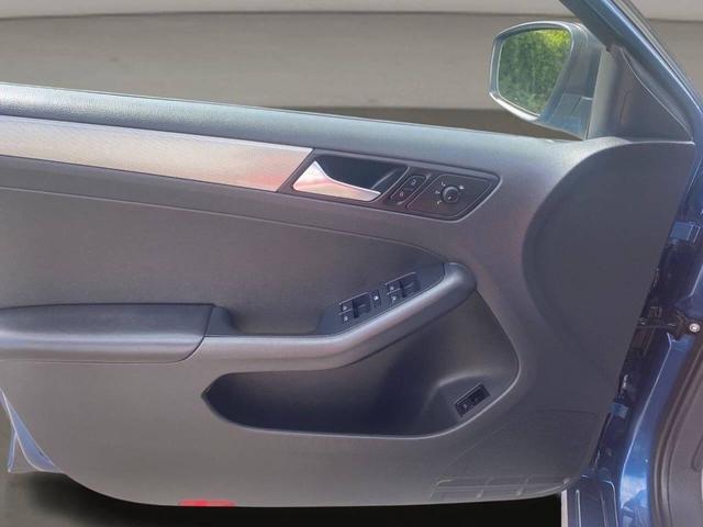 Photo of 2015 Silk Blue Metallic Volkswagen Jetta